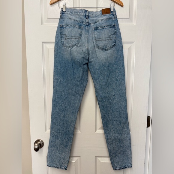 American Eagle Outfitters Women’s Blue Distressed Mom Jeans Size 2 X-Long - Picture 4 of 12